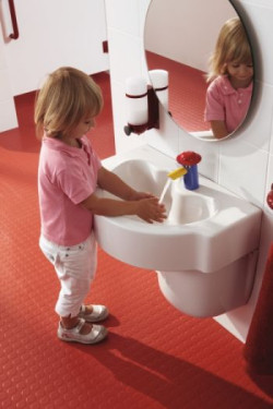 Kolekcja ceramiki dziecięcej KERAMAG KIND pomaga uczyć dzieci samodzielnego korzystania z łazienki