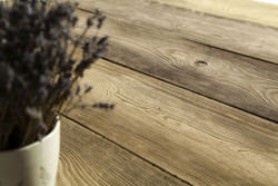 W zależności od wybranej lokalizacji, możemy wykorzystać istniejącą już płytę tarasową lub położyć nowy fundament