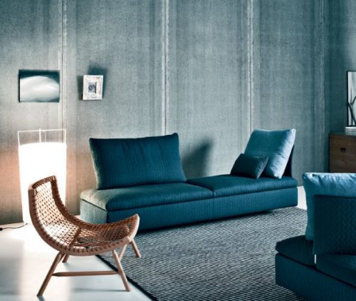 Zdaniem producenta, włoskiej firmy SABA Italia, sofa Limes poszerza, redefiniuje, a nawet przekracza granice, jeśli chodzi o nasze wyobrażenia na temat mebli wypoczynkowych