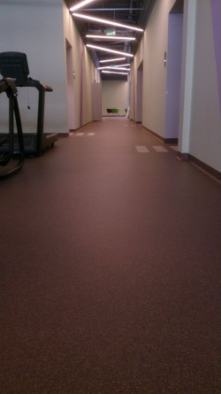 Samo przygotowanie podłoża było bardzo trudne i wymagało dużej wiedzy technicznej oraz sprzętu do szlifowania i wyrównywania podłoża