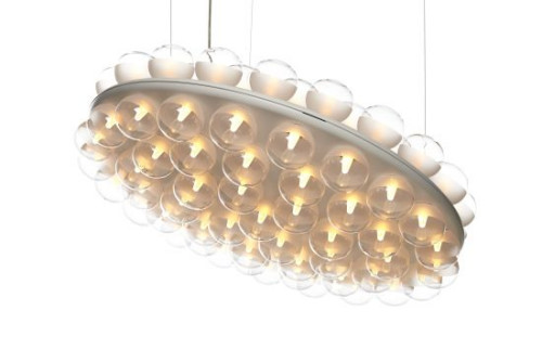 Do kolekcji lamp Prop Light MOOOI z 2014 r. dołączyła nowość – okazała i krągła jak tort, po włączeniu przypominająca statek kosmiczny, lampa sufitowa