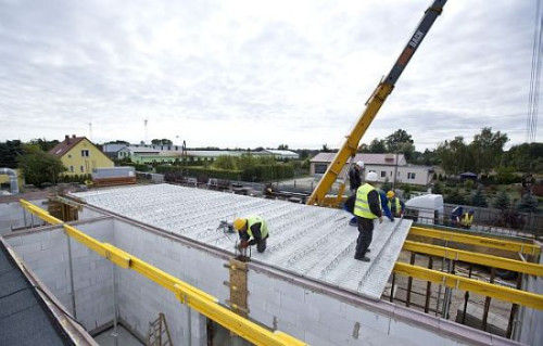 Ten nowatorski strop łączy zalety znanych systemów stropowych (typu Teriva i Filigran), ale jednocześnie eliminuje ich wady