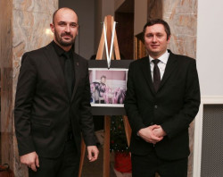 Prestiżowy kalendarz powstał z inicjatywy Ambasadora RP we Włoszech, Pana Tomasza Orłowskiego oraz światowej sławy fotografa, Piotra Stokłosy