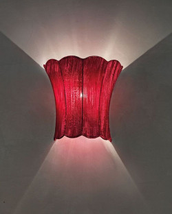 Lampa ścienna z kolekcji Vintage, klosz Barocco, kolor Sultan Red. Luci Italiane, brand Evi Style