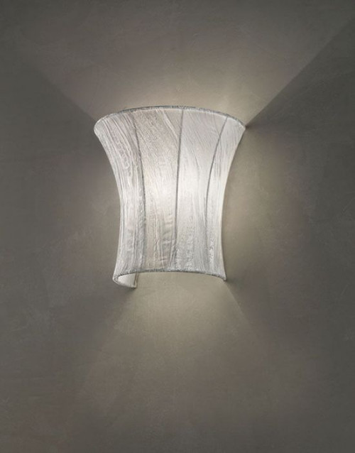 Lampa ścienna z kolekcji Vintage, klosz Campana, kolor Ivory. Luci Italiane, brand Evi Style