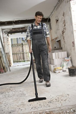 Dobrym pomysłem jest okrycie podłóg w pomieszczeniach, w których prowadzimy prace remontowe wełną przemysłową