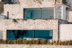 Zadanie postawione przed włoskim architektem Rocco Borominim polegało na rozbudowie tradycyjnego domu