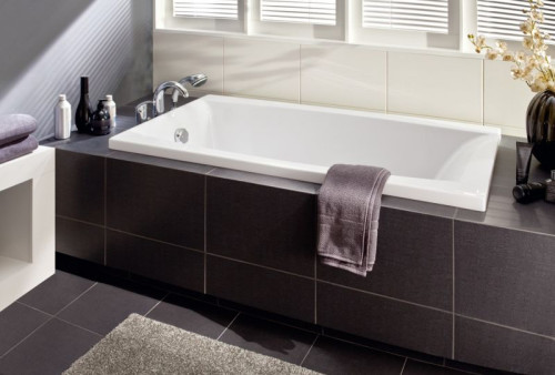 Trzykrotne pokrycie warstwą pianki dna i dwukrotne boków sprawia, że przy napełnianiu ciepłą wodą wanna szybko się nagrzewa i jest przyjemnie ciepła w dotyku