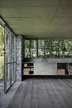 Pfleiderer w swojej ofercie ma tak różne rysunki dębu, jak przypominający drewno wybielone przez słońce