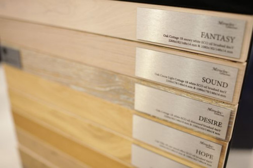 Produkt ten dostępny jest w formie pełnej deski 1R – Dla Niego oraz klepki 3R – Dla Niej