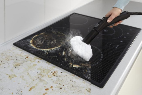 Potężne połączenie ciśnienia i temperatury rozpuszcza brud a ściereczka usuwa go