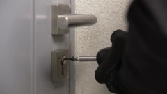 Drzwi NEXBAU z klamkami AXA