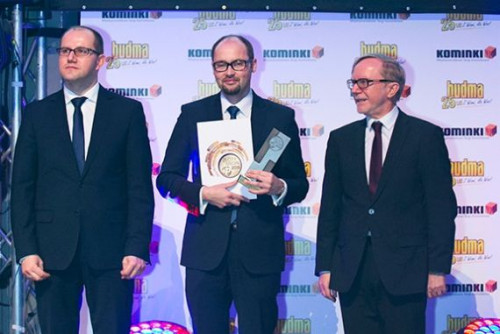 Prezes Zarządu KONBET Poznań – dr inż. Artur Kisiołek odebrał Złoty Medal za najlepszy produkt jakim został nagrodzony Zespolony Strop Gęstożebrowy VECTOR