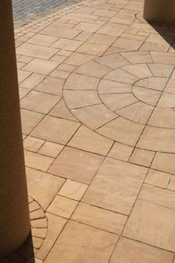 Kluczem do uzyskania stylowej i harmonijnej przestrzeni jest umiejętne łączenie kształtów, faktur i kolorów