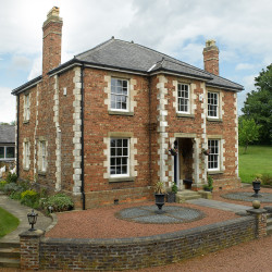 Okna angielskie felcowe, bezfelcowe i sash