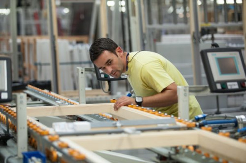 Kontrola jakości okien w fabryce VELUX w Gnieźnie