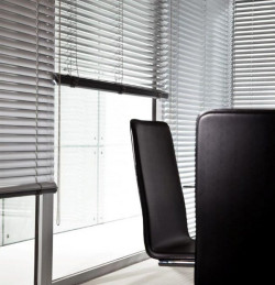 Zakup osłon przeciwsłonecznych w punkcie partnerskim ANWIS daje wiele korzyści