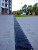 Przez kanały tłoczone jest powietrze do pryzm z odpadami podlegających procesowi kompostowania