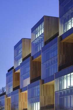 Największym atutem budynku zaprojektowanego przez pracownię JEMS Architekci jest bez wątpienia jego niezwykła, przeszklona fasada