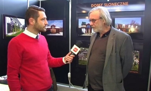 O jednej z nich - energooszczędnym budownictwie - Szczepan Szłapka rozmawiał na stoisku firmy Dworek Polski