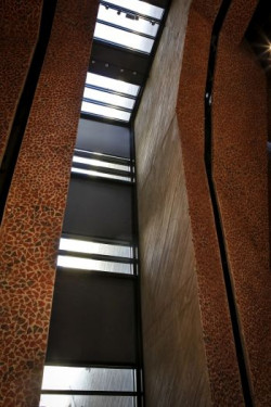 Dostosowano je do bardzo wysokich wymagań akustyki, używając specjalnych tkanin