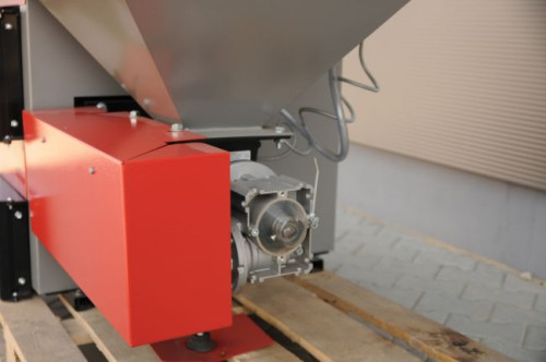 Układ czyszczący w postaci obrotowych ślimacznic pracujących w rurach wymiennika sterowany jest elektronicznie