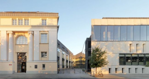 Nowy gmach Akademii Sztuk Pięknych w Warszawie powstał w wyniku modernizacji i rozbudowy zabytkowego budynku uczelni