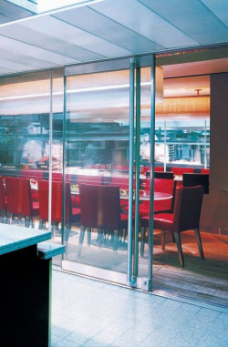 Jako rozwiązania zewnętrzne PRIVA-LITE zawsze musi występować w zespoleniu szklanym, jako dwu- lub trzykomorówka