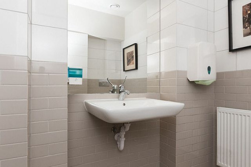 Tym razem remont został przeprowadzony w Ogólnokształcącej Szkole Muzycznej I stopnia im. Ignacego Jana Paderewskiego przy ul. Basztowej