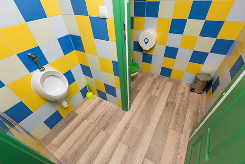 Dzięki zaangażowaniu tak wielu osób udało się stworzyć dzieciom estetyczne łazienki, z których są bardzo zadowolone