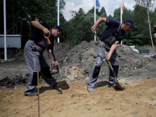 Na rynku działa bardzo wiele firm oferujących usługi układania bruku i płyt tarasowych