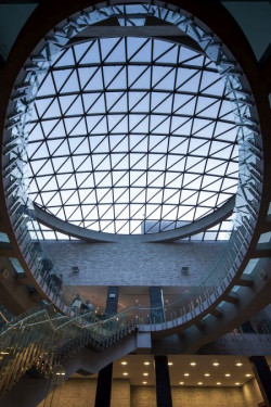 Zapewnienie wnętrzom odpowiedniego dopływu naturalnego światła to jedno z ważniejszych zadań