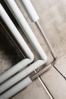 Jeden z podstawowych elementów pasywnej ochrony przeciwpożarowej budynków stanowią konkretne rozwiązania oraz właściwości materiałów, z których zostały one wykonane