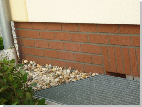 Bardzo praktycznym i chętnie stosowanym rozwiązaniem jest wykorzystanie płytek IZOFLEX jako okładziny cokołu