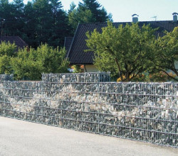 Ogrodzenia kamienne LEGI nadają się idealnie jako podpora dla roślin pnących