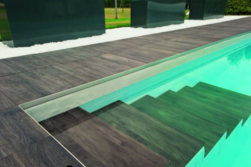 Z jednej strony niepowtarzalne rysunki słojów i urok naturalnych barw drewna, z drugiej – niezwykła wytrzymałość i siła gresu porcelanowego