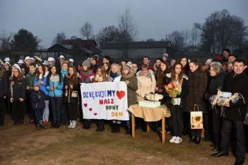 Program &quot;Nasz Nowy Dom&quot; prowadzi Katarzyna Dowbor, która wraz ze specjalistami dokonuje całkowitej metamorfozy wnętrz