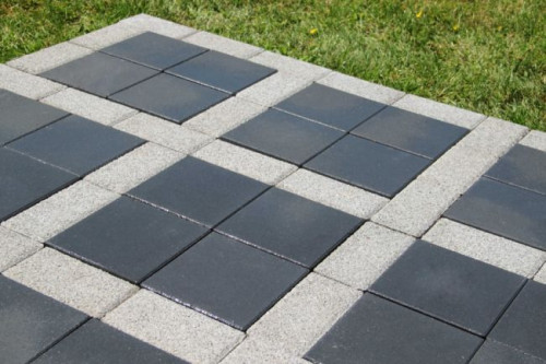 Plaza to kostka w kształcie kwadratu