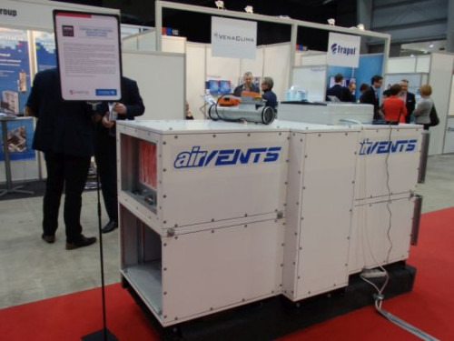 W roku bieżącym, oprócz podstawowej oferty i nowości na stoisku głównym zaprezentowaliśmy na targowej ARENIE TECHNOLOGII nową centralę modułową serii AirVENTS - AVPO3 z terminalem VAV