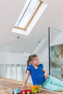 Szkło to wszechstronny materiał budowlany, a bogata oferta produktów pozwala dobrać jego odpowiedni rodzaj do każdego wnętrza i zastosowania