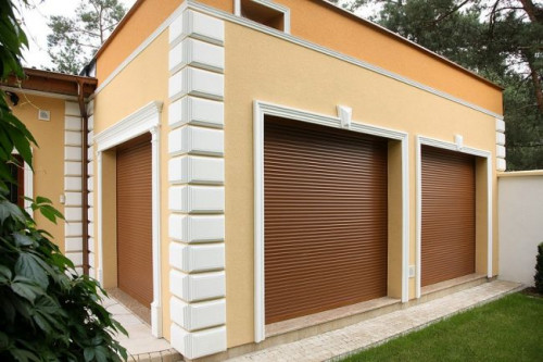 Rolety zewnętrzne, ze względu na swoje właściwości, są rozwiązaniami coraz częściej wybieranymi przez właścicieli zarówno budynków jednorodzinnych, jak i instytucjonalnychv