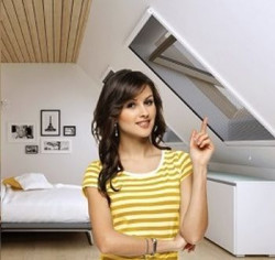 Moskitiera zwijana MZH stanowi najnowszą propozycję firmy Aluprof zaprojektowaną głównie z myślą o montażu na oknach dachowych