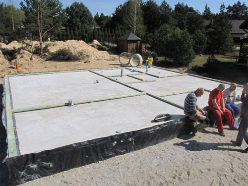 Otrzymują Państwo możliwość wybrania projektu wykonanego przez biuro specjalizujące się w projektowaniu domów z drewna, lub adaptacji własnego projektu