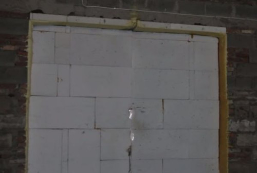 Zaizolowaniu uległy wrota wjazdowe, dotychczas zaizolowane płytami styropianowymi