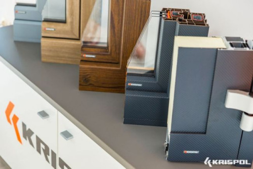 Profesjonalne, świetnie wyposażone i niezwykle komfortowe dla klienta Salony KRISPOL są naszą wizytówką na rynku