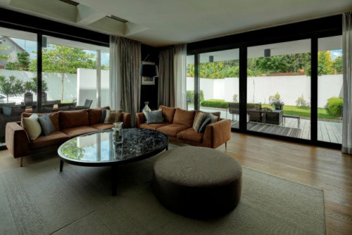 Szyba w nowoczesnym oknie to znacznie więcej niż szkło umożliwiające dopływ światła słonecznego