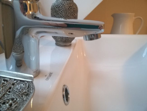 Umywalka Iryda marki Cersanit została wybrana ze względu na jej ciekawy kształt 