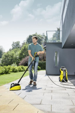 Uporczywy brud usuniemy łatwo za pomocą urządzenia wysokociśnieniowego i przy użyciu preparatów do drewna i plastiku 3 w 1 Kärcher