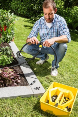 Mycie warzyw i owoców pod bieżącą wodą skutkuje dużym zużyciem wody