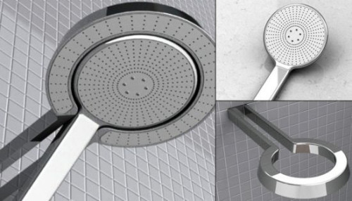 Strumień wody wydobywajacy się z deszczownicy prysznicowej